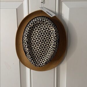 NWT Sonoma Black and Tan Patterned Hat